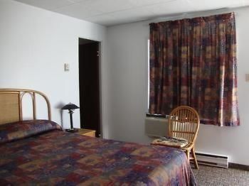 Motel De La Riviere Saint-Félicien Extérieur photo